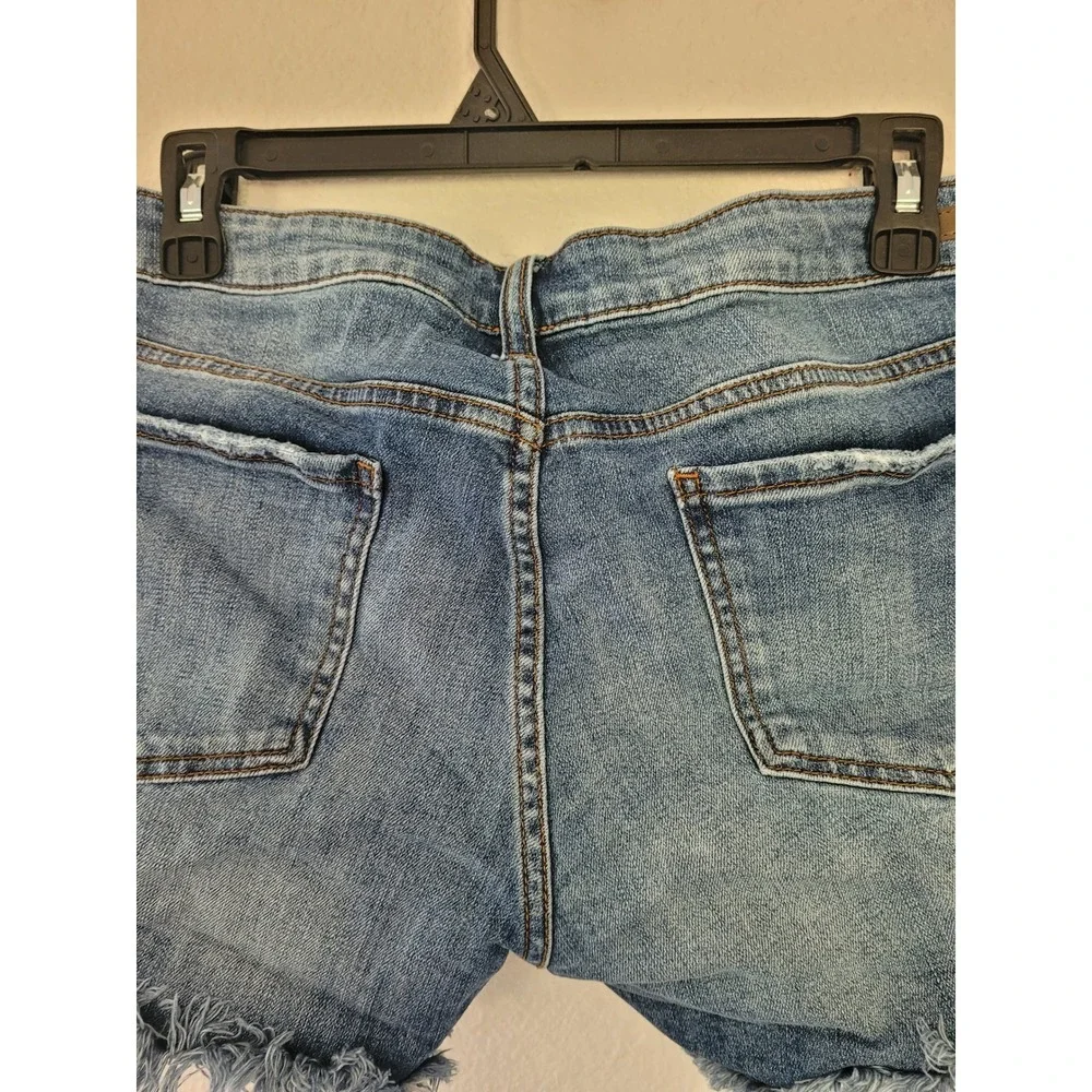 Kut‎ from the Kloth Gidget Fray Short Medium Wash Denim Blue 14 Raw Hem #24